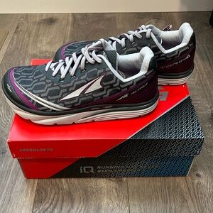 Altra Women’s Torin IQ Running Shoes